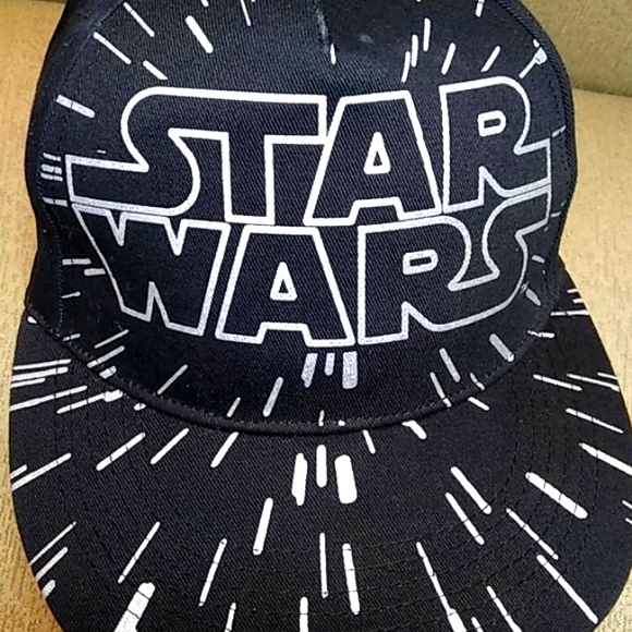 ⭐Star Wars Disney cap⭐ - Picture 2 of 8
